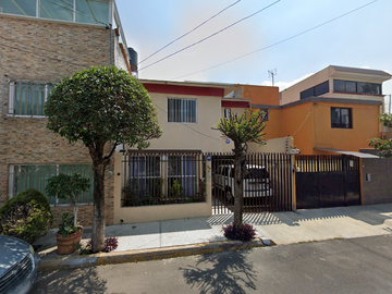 Venta de casa en Av. Arcos, Jardines del Sur, Ciudad de México, CDMX.  Buena inversión***