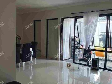 DIJUAL RUMAH 5 KAMAR TIDUR DI CLUSTER GRAND WISATA BEKASI