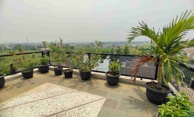 Rumah 3,5 Lantai di Bukit Cimanggu City Kota Bogor