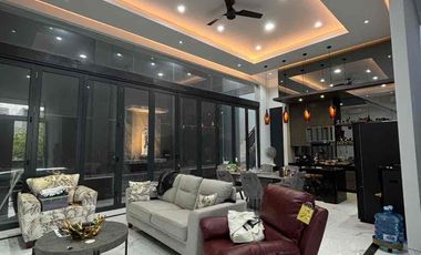 Murah Rumah 2.5 Lantai Split Level Siap Huni di Cluster Waterfront Citraland, Surabaya Barat