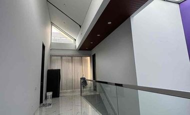 Murah Rumah 2.5 Lantai Split Level Siap Huni di Cluster Waterfront Citraland, Surabaya Barat