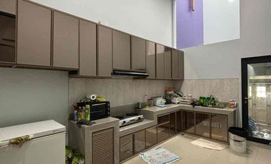 Murah Rumah 2.5 Lantai Split Level Siap Huni di Cluster Waterfront Citraland, Surabaya Barat