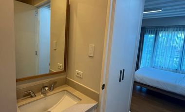 FOR LEASE 2BR Z LOFT IN ONE ROCKWELL WEST