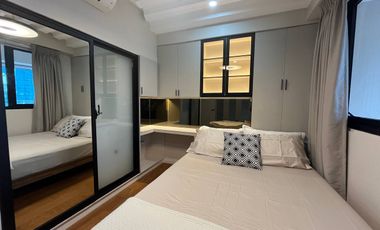 FOR LEASE 2BR Z LOFT IN ONE ROCKWELL WEST