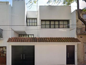 Venta de casa en Sur 107, Héroes de Churubusco, CCDMX.  Buena inversión***
