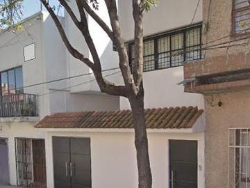 Venta de casa en Sur 107, Héroes de Churubusco, CCDMX.  Buena inversión***