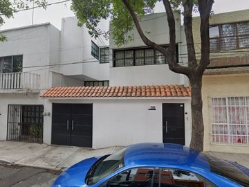 Venta de casa en Sur 107, Héroes de Churubusco, CCDMX.  Buena inversión***