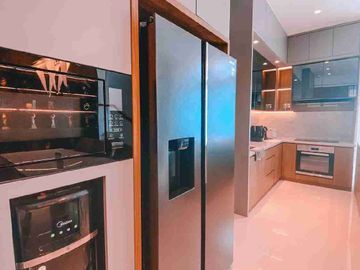 Rumah Mewah Tropical Modern by Denny Gondo Lokasi Strategis