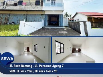Ruko 3 Lantai Hook Siap Pakai Usaha Halaman Luas di Parit Demang Tembusan Purnama Agung 7