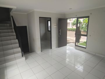 Dijual Rumah di dayana hoek Summarecon bandung