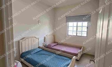Casa en venta en Circuito Puerta del Sol. Santiago de Querétaro