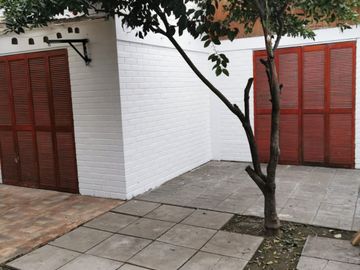 Arriendo casa Los Aliaga, Eduardo Castillo Velasco.- Ñuñoa