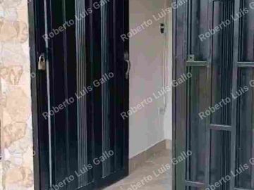 Vendo apto 1er. piso con local en manrique oriental