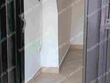 Vendo apto 1er. piso con local en manrique oriental
