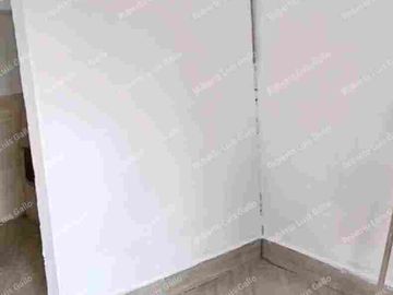 Vendo apto 1er. piso con local en manrique oriental