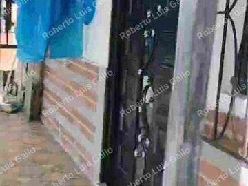 Vendo apto 1er. piso con local en manrique oriental