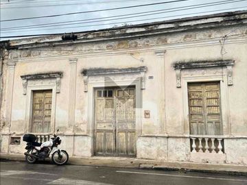 Casa en venta para remodelar en el Barrio de Santa Ana