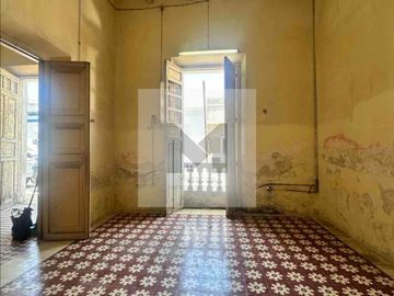 Casa en venta para remodelar en el Barrio de Santa Ana