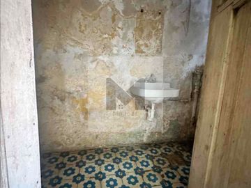 Casa en venta para remodelar en el Barrio de Santa Ana