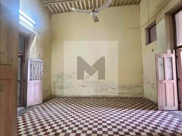 Casa en venta para remodelar en el Barrio de Santa Ana