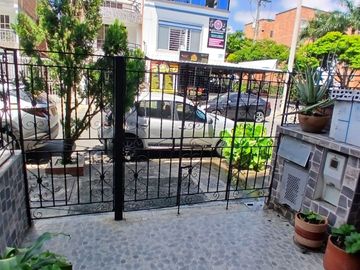 CASA BIFAMILIAR VALLE DEL LILI