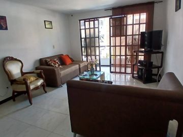 CASA BIFAMILIAR VALLE DEL LILI