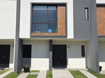 Casa en venta en San Mateo Otzacatipan, Toluca, 3 habitaciones