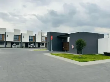 Casa en venta en San Mateo Otzacatipan, Toluca, 3 habitaciones
