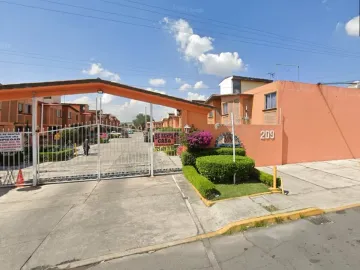 Casa en venta en San Lorenzo Tepaltitlán Centro, Toluca, 2 habitaciones