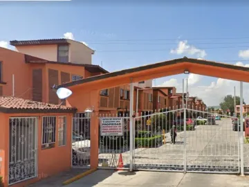 Casa en venta en San Lorenzo Tepaltitlán Centro, Toluca, 2 habitaciones