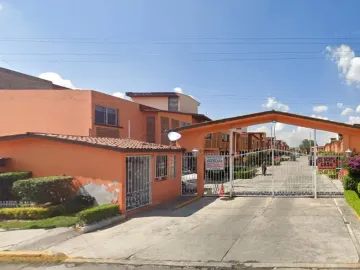 Casa en venta en San Lorenzo Tepaltitlán Centro, Toluca, 2 habitaciones