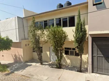 Casa en venta en Santa Bárbara 1a Sección, Corregidora, 4 habitaciones