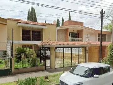 Casa en venta en Bosques de La Victoria, Guadalajara, 4 habitaciones