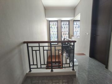 Dijual Rumah Mewah Semi Renov di Mayfield Greenwich Park BSD City