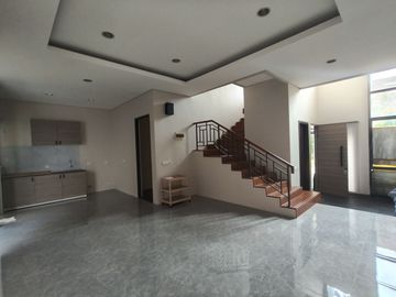 Dijual Rumah Mewah Semi Renov di Mayfield Greenwich Park BSD City