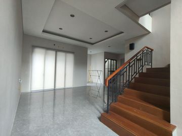 Dijual Rumah Mewah Semi Renov di Mayfield Greenwich Park BSD City