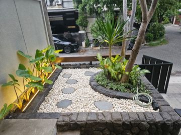 DIJUAL RUMAH 3 LANTAI SIAP HUNI LOKASI ARAYA