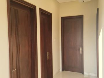DIJUAL RUMAH 3 LANTAI SIAP HUNI LOKASI ARAYA