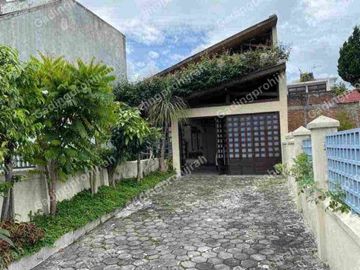 Dijual Rumah asri semi furnished di kawasan gegerkalong