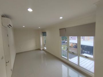 Dijual Rumah Rapih Siap Huni Di Cluster Thomson 2 KT Ada AC Disetiap Kamar