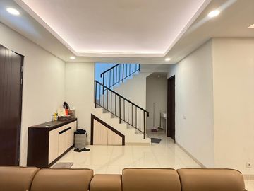 DI JUAL RUMAH FULL FURNISHED CLUSTER PRESTIGIA BSD EMINENT