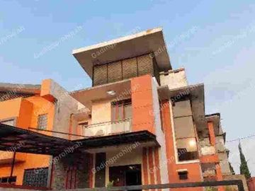Dijual Rumah Bagus murah Royal duta town house Jalan polban Bandung