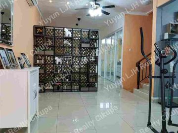Dijual Cepat Rumah 2 Lantai Semi Furnish