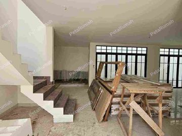 Jewel Garden Villa Siap Huni Lebar 10 Meter