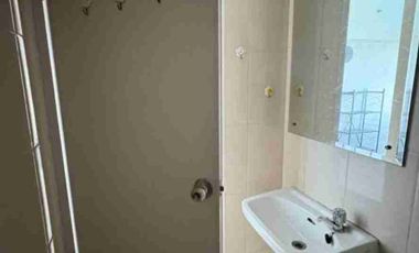 disewakan 2br  di apartemen the Springlake view summarecon bekasi