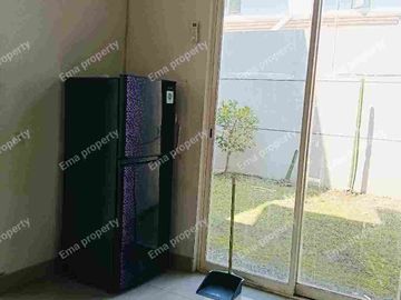 Disewakan rumah furnished di Grand Harvest Kebraon