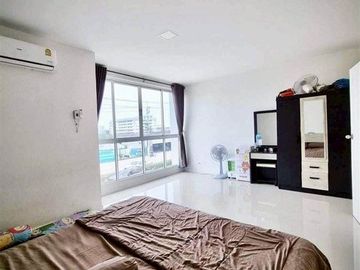 Three-story commercial building, 22 sq.wa., Pruksa 135 Village, Rama 2 - Phanthai Norasingh, Soi Phanthai Norasingh, Rama 2 Road, Jedsadawithi Road, M