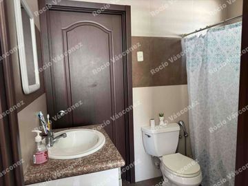 VENDO AMPLIA CASA DE UNA SOLA PLANTA EN SALINAS