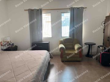 VENDO AMPLIA CASA DE UNA SOLA PLANTA EN SALINAS