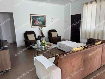 VENDO AMPLIA CASA DE UNA SOLA PLANTA EN SALINAS